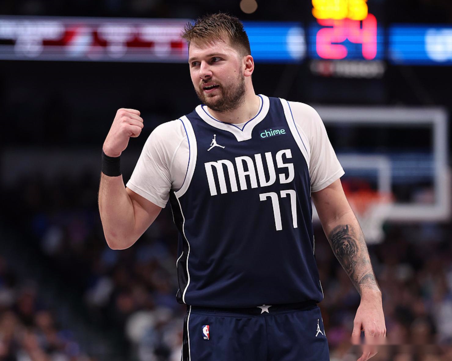 包含太阳客场赢球，在西部赛区脱颖而出的词条