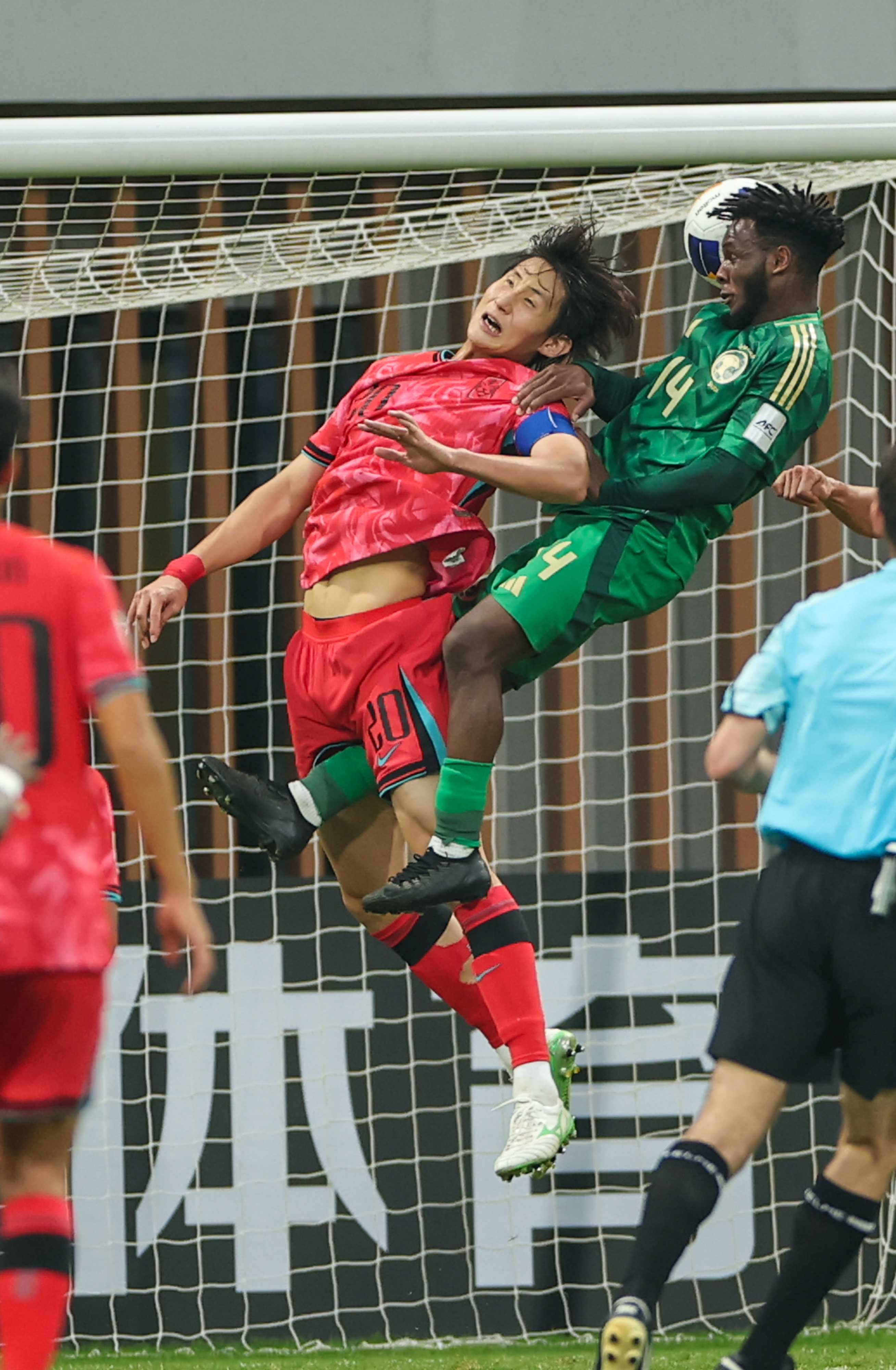 阿联酋足球队连胜亚冠,势不可挡引围观 阿联酋足球队连胜亚冠,势不可挡引围观