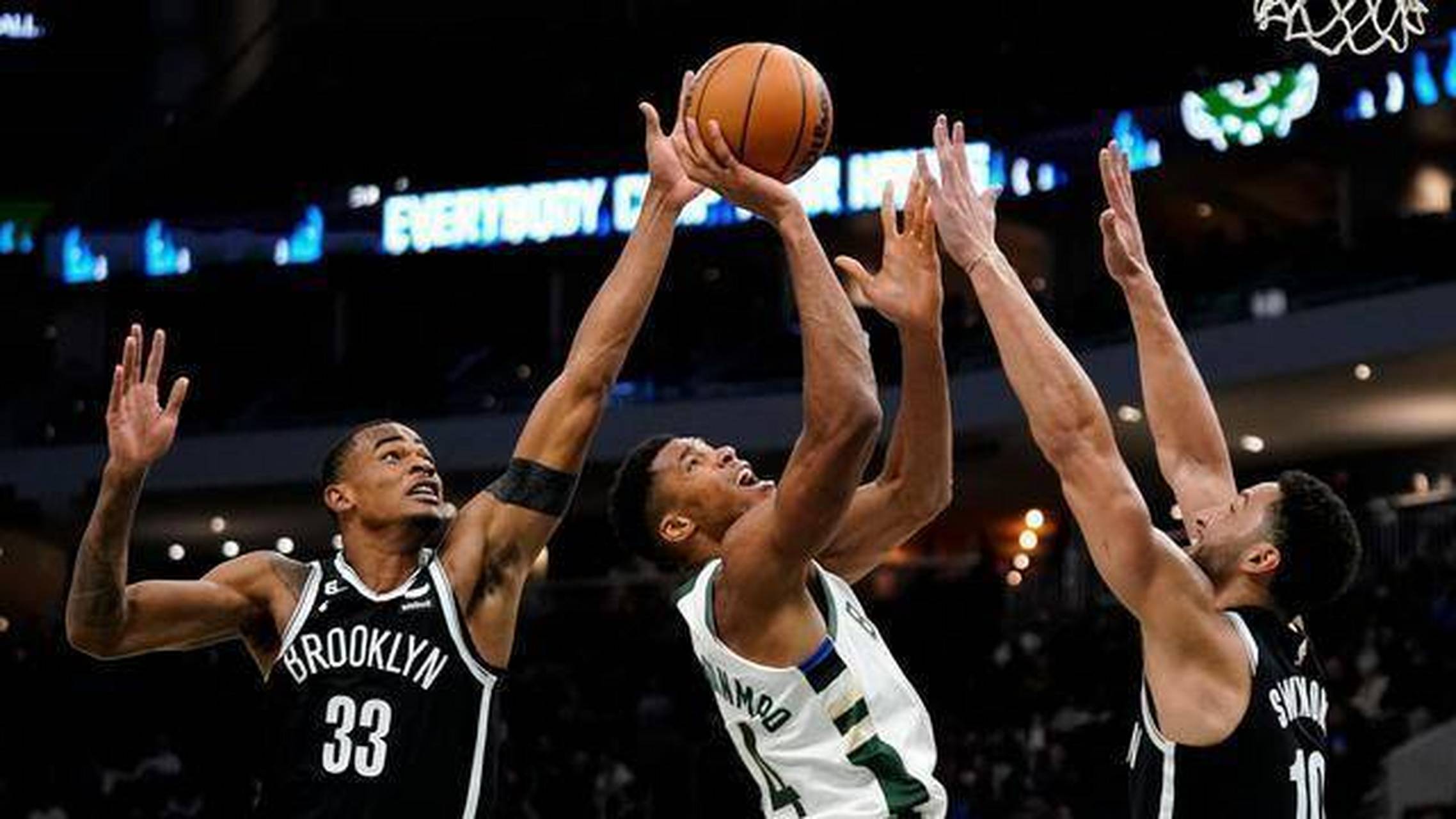 篮网大胜雄鹿,杜兰特取得分贡献