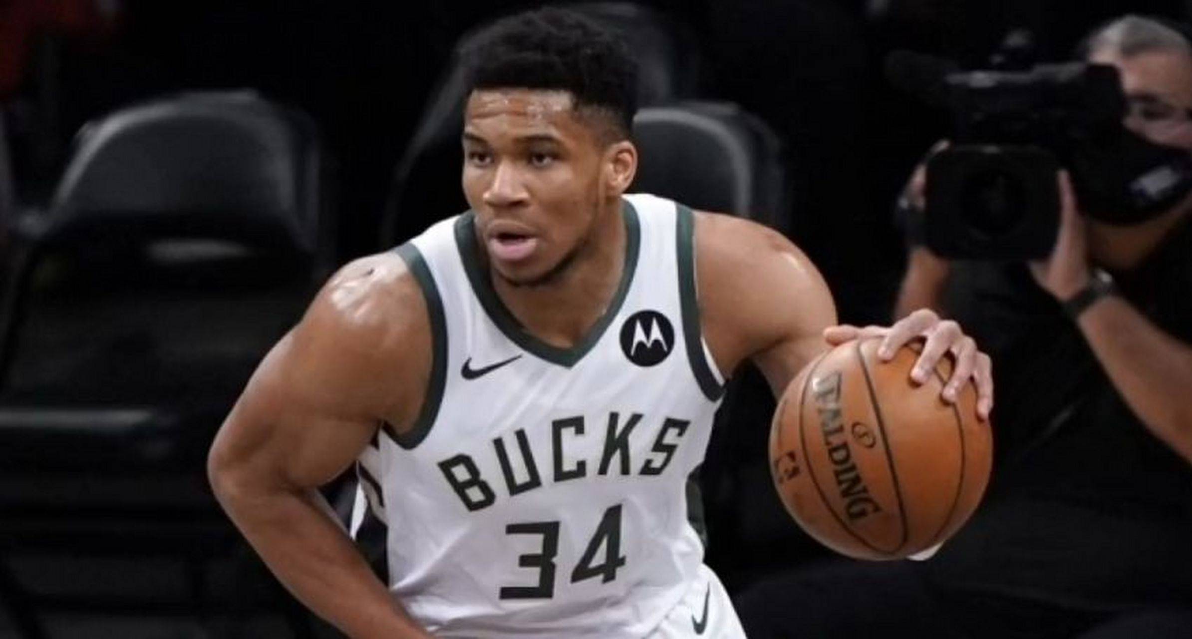 雄鹿险胜唐斯,刷新队史纪录关键表现点燃全场!