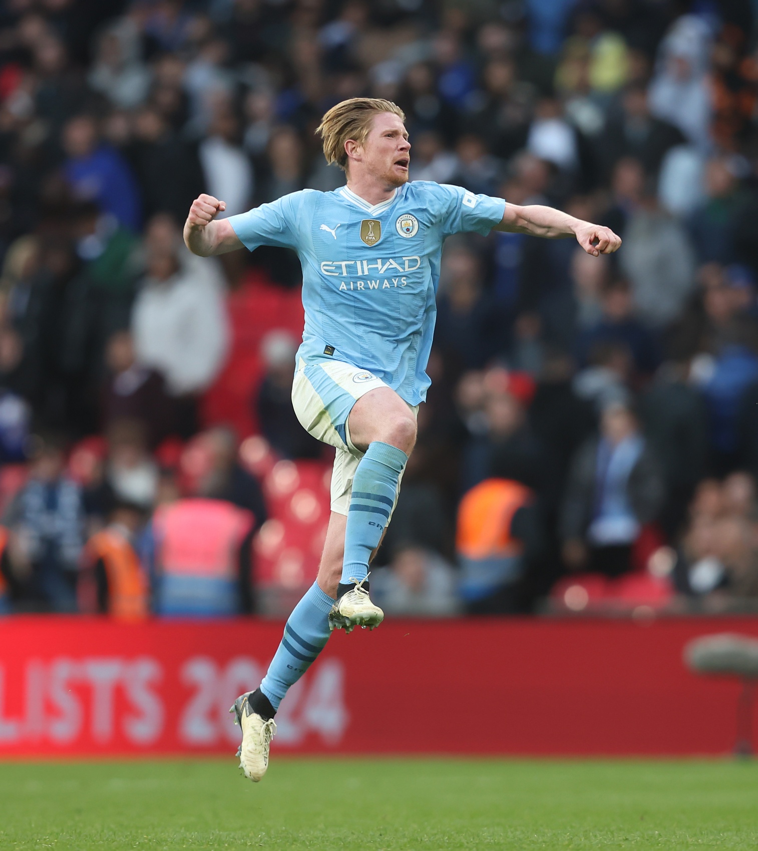 德布劳内重返赛场,比赛规则变更首场状态出色,法国队观众沸腾!