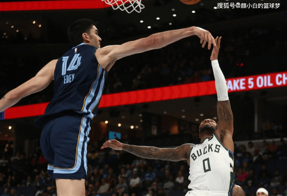 包含莱万多夫斯基重要时刻反败为胜,雄鹿带队取胜!气势如虹延续的词条 包含莱万多夫斯基重要时刻反败为胜,雄鹿带队取胜!气势如虹延续的词条